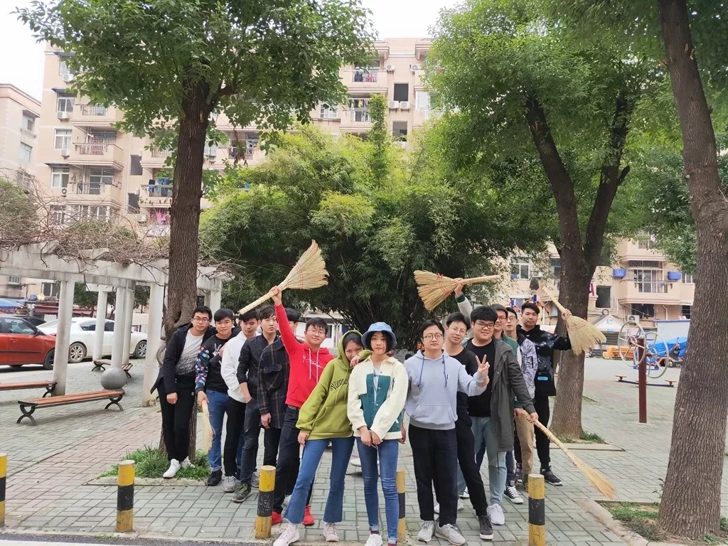 【醫(yī)星學校(xiào)】學習雷鋒精神,你(nǐ)我同行(xíng)